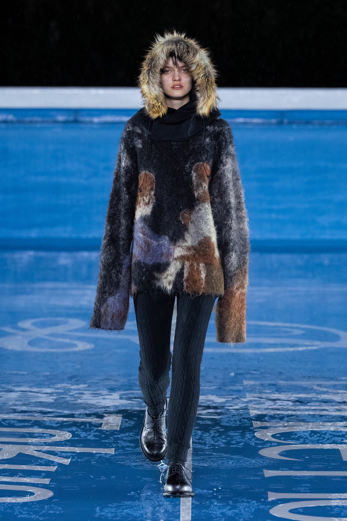 Look 16