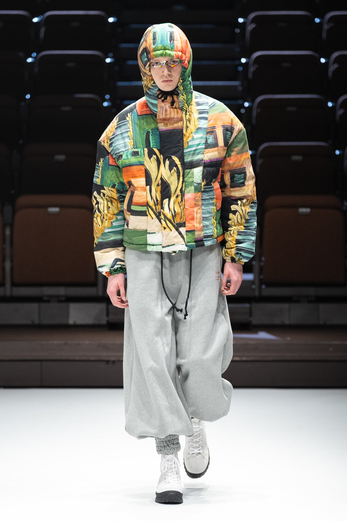 Look 10