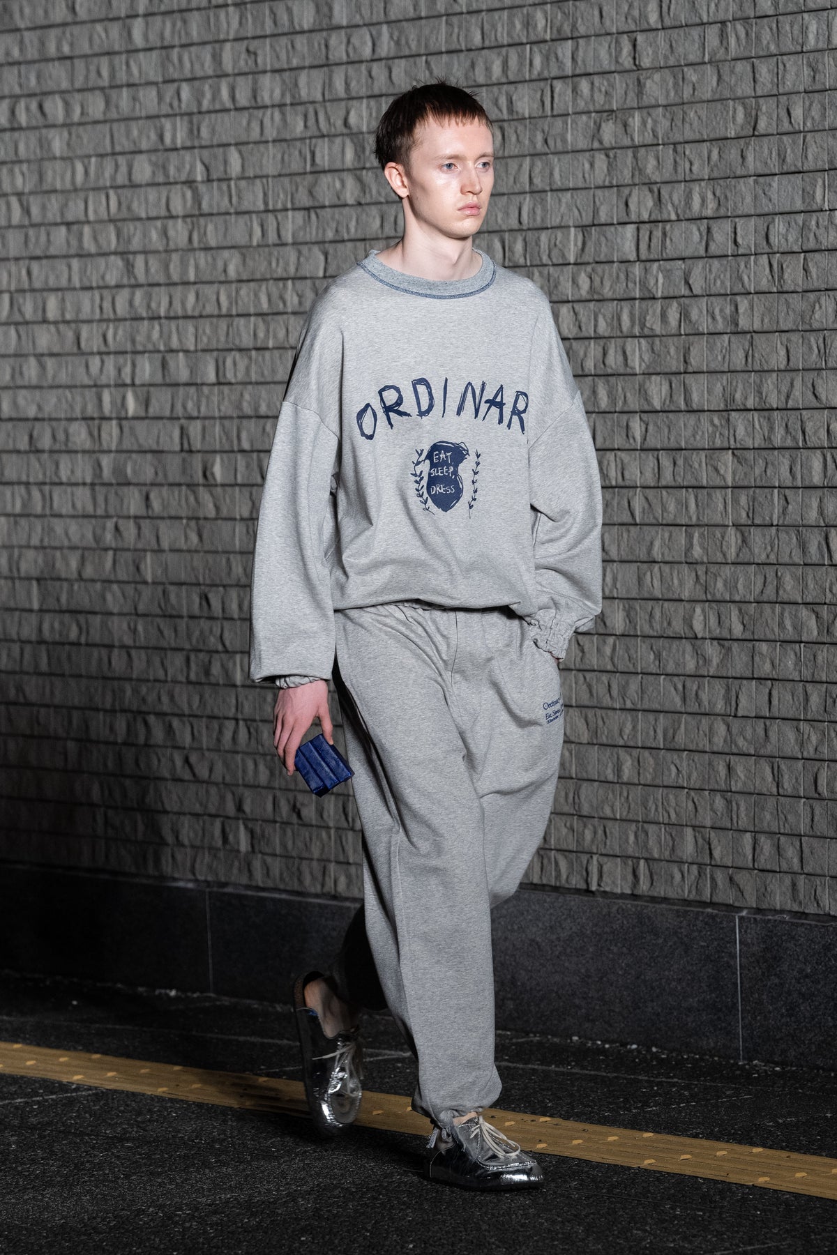 Look 16