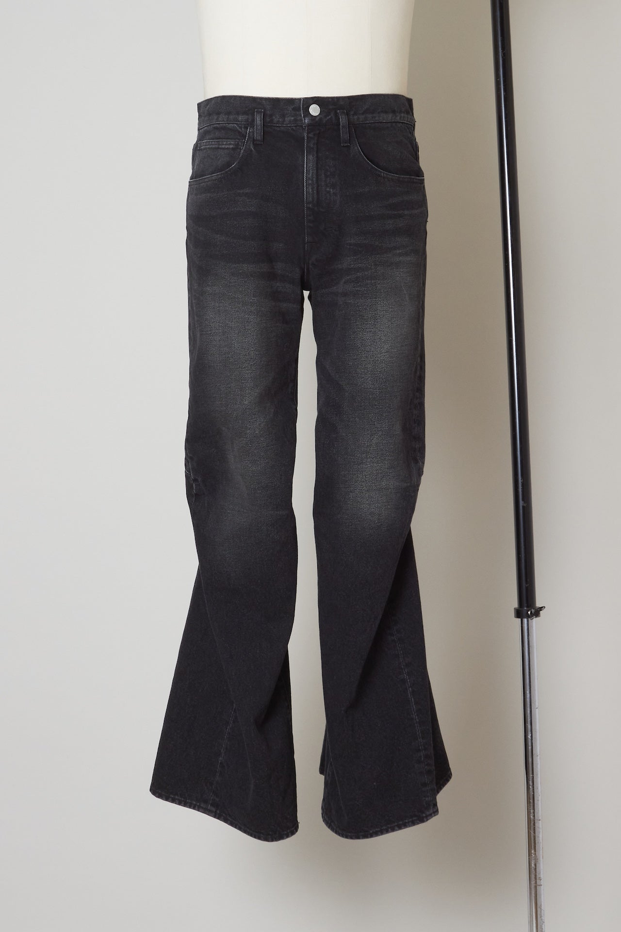 WASHED ORDINARY CITY CURTAIN LEGS – SHINYAKOZUKA