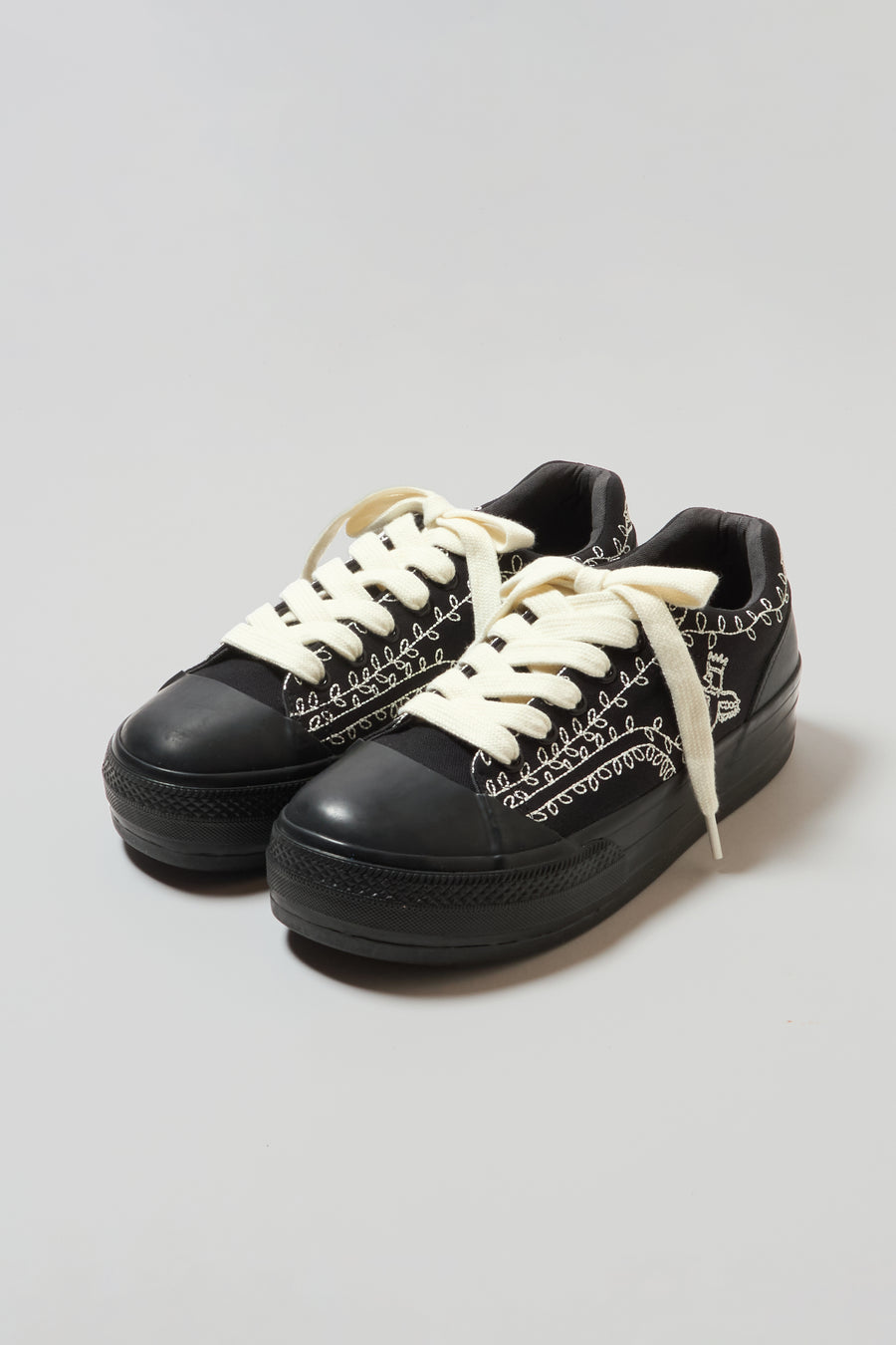 PICTURESQUE ANTIQUE SNEAKER WITH CONVERSE