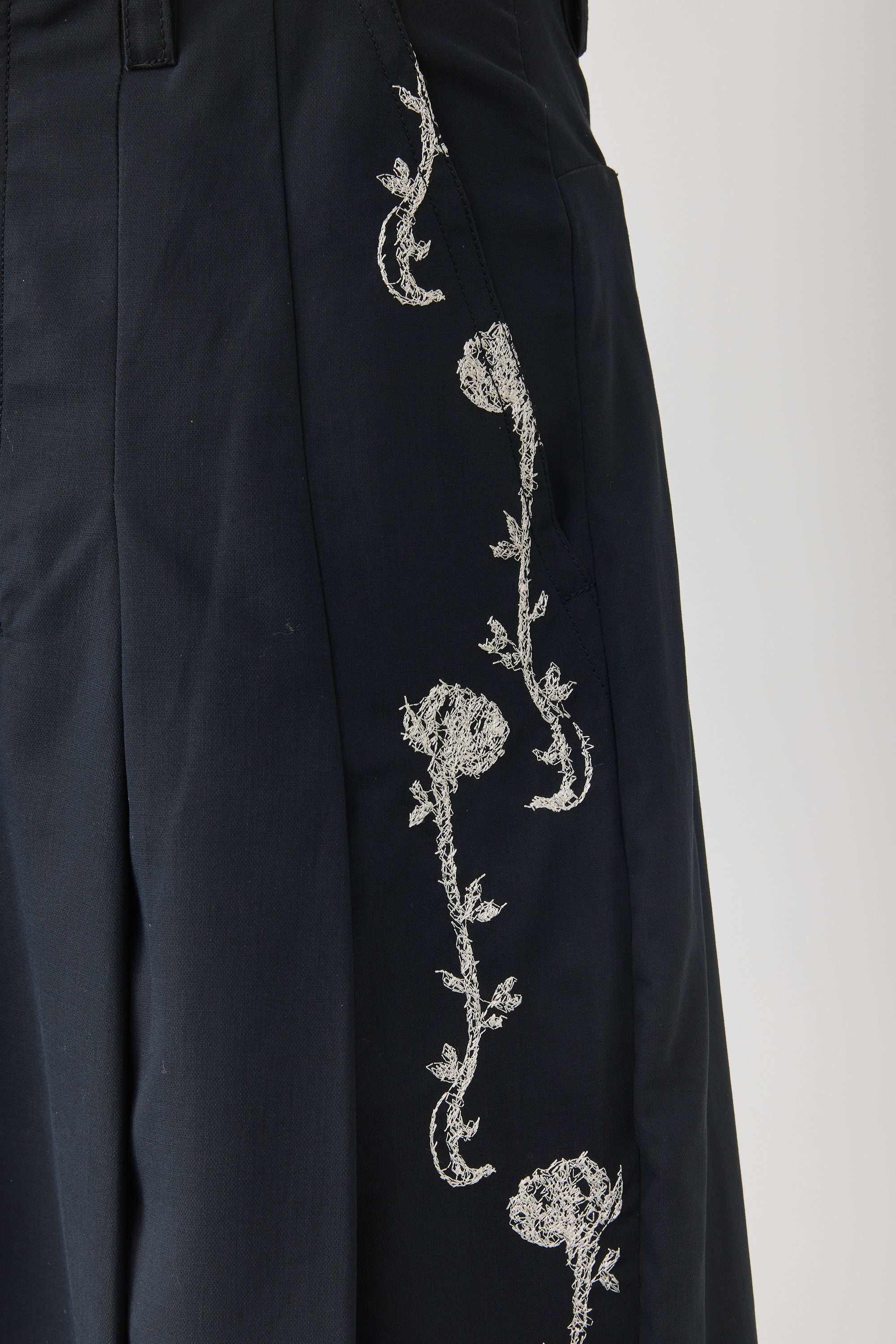 Hi, BAGGY WITH EMBROIDERY – SHINYAKOZUKA