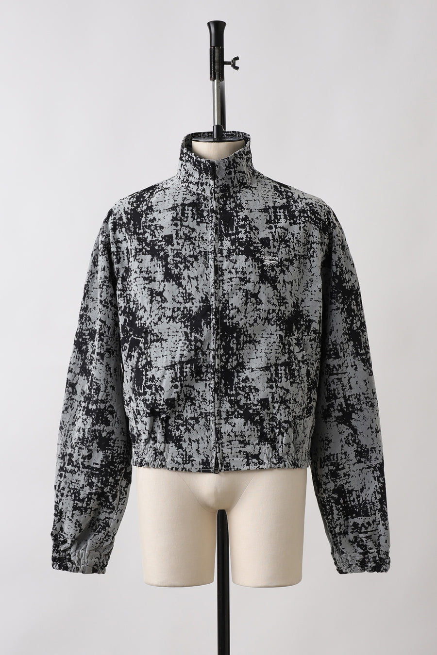 athlete jacket with Reebok in winter scenery