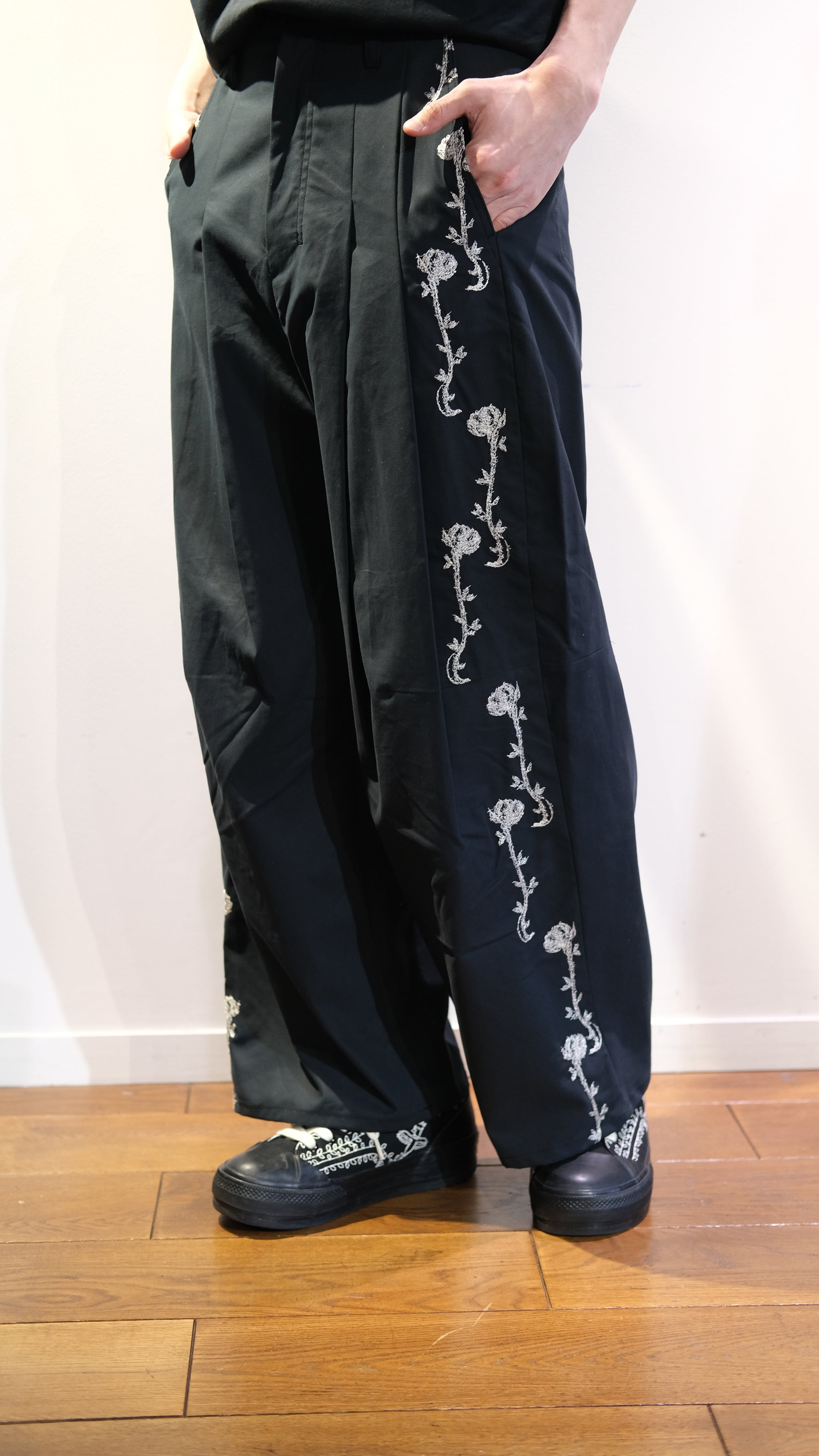 Hi, BAGGY WITH EMBROIDERY – SHINYAKOZUKA
