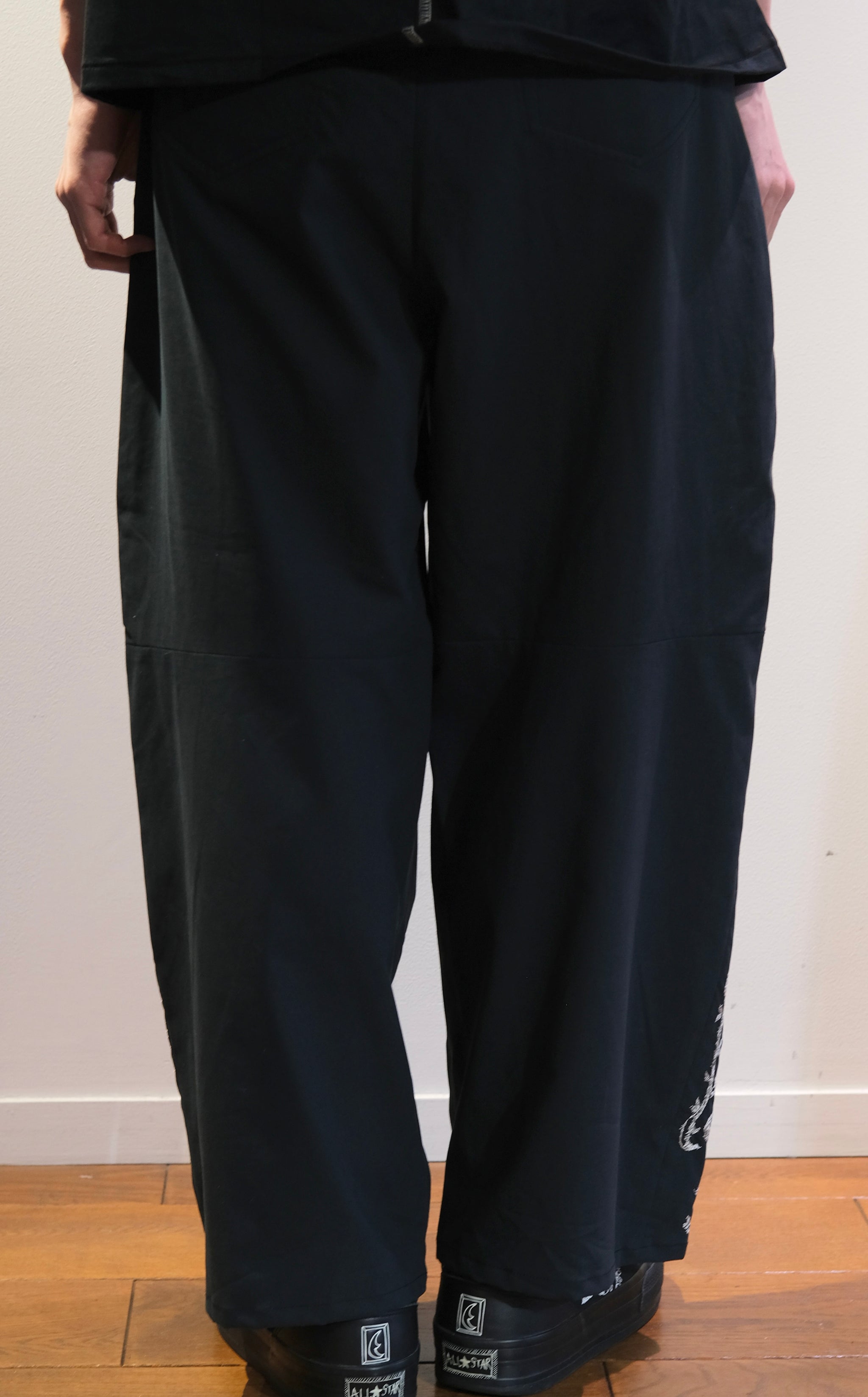 Hi, BAGGY WITH EMBROIDERY – SHINYAKOZUKA