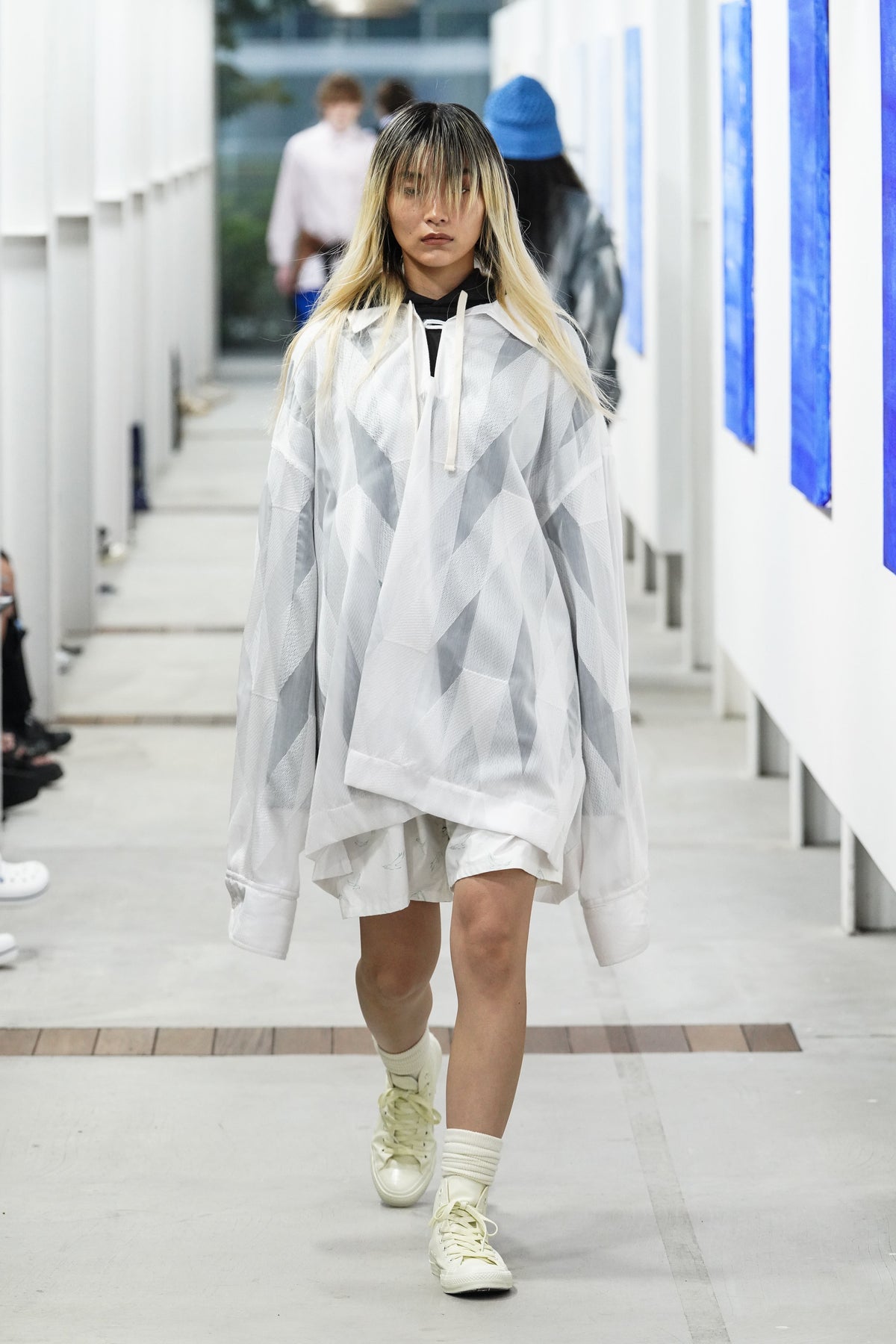 Look 16